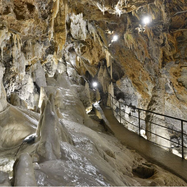 Pathway inside Grotta del Vento