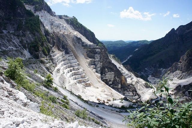 Carrara_marble_quarry_6381.jpg